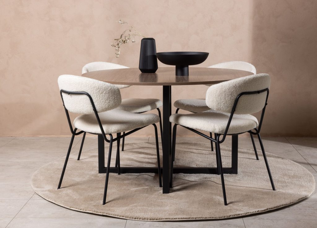 Ensemble table à manger ronde Durango avec 4 chaises Chico dans une salle à manger