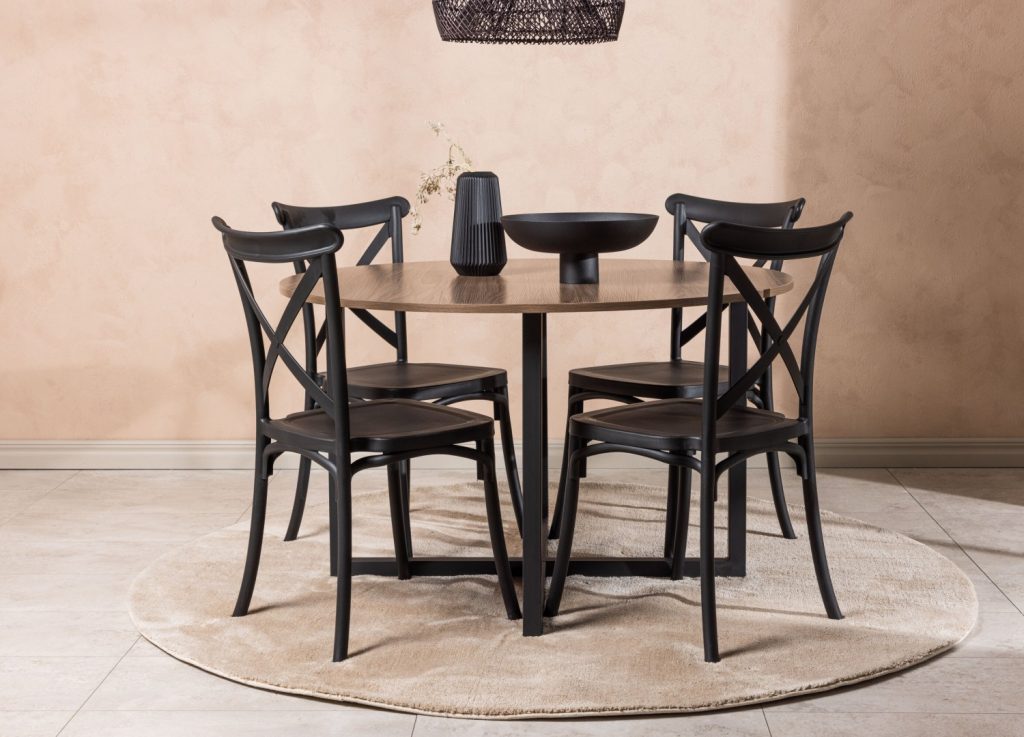 Ensemble table à manger ronde Durango avec 4 chaises Crosett dans une salle à manger