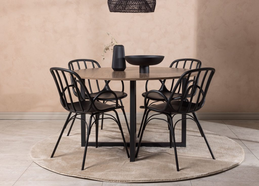 Ensemble table à manger ronde Durango avec 4 chaises Dyrön dans une salle à manger