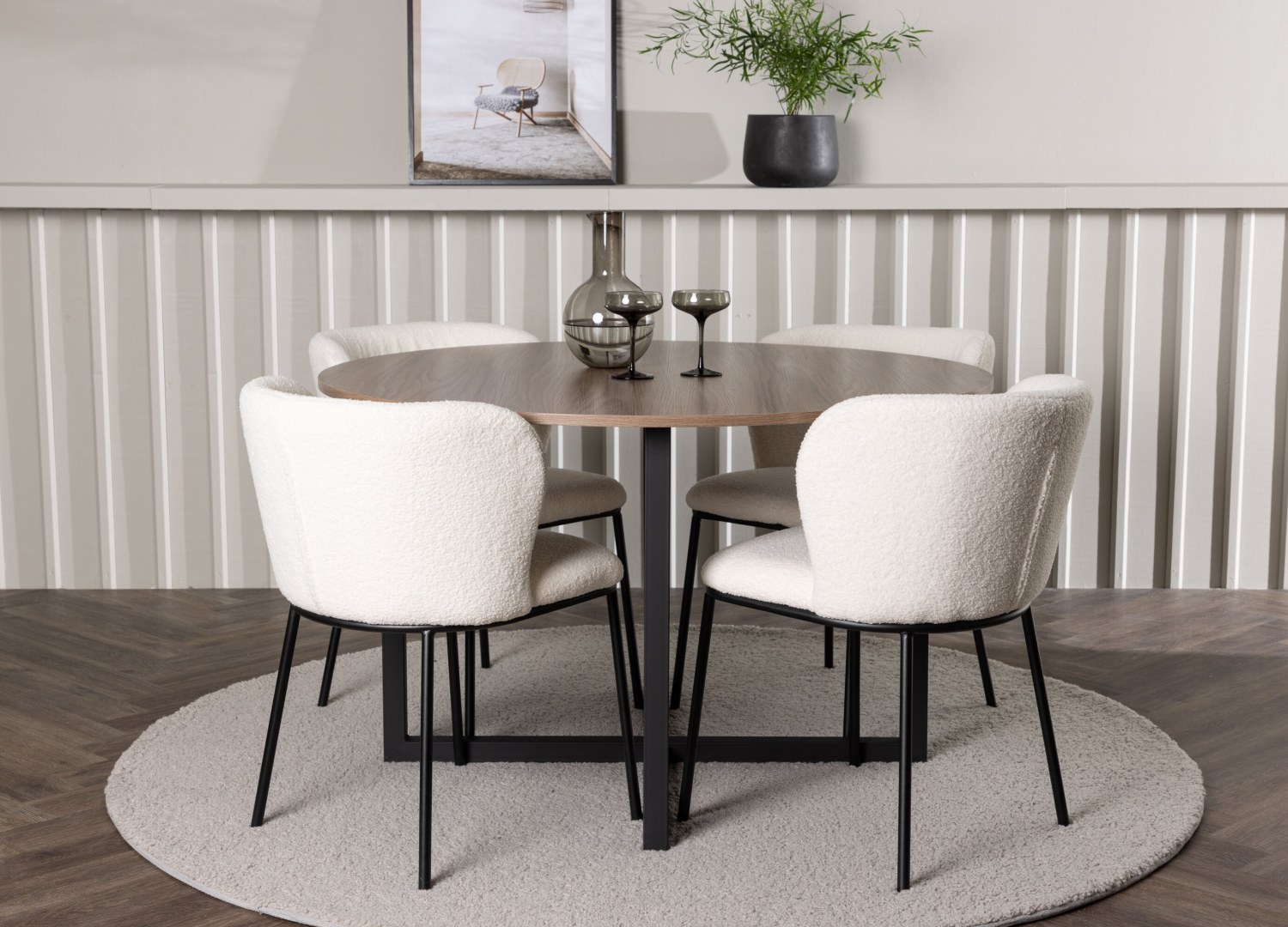 Ensemble table à manger ronde Durango avec 4 chaises Edina dans une salle à manger