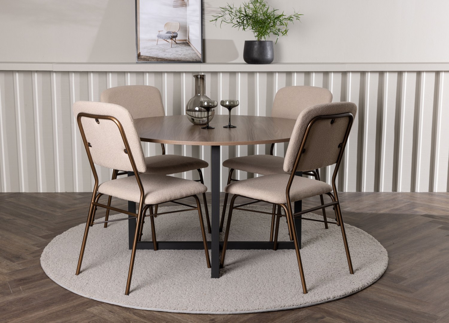 Ensemble table à manger ronde Durango avec 4 chaises Seda dans une salle à manger