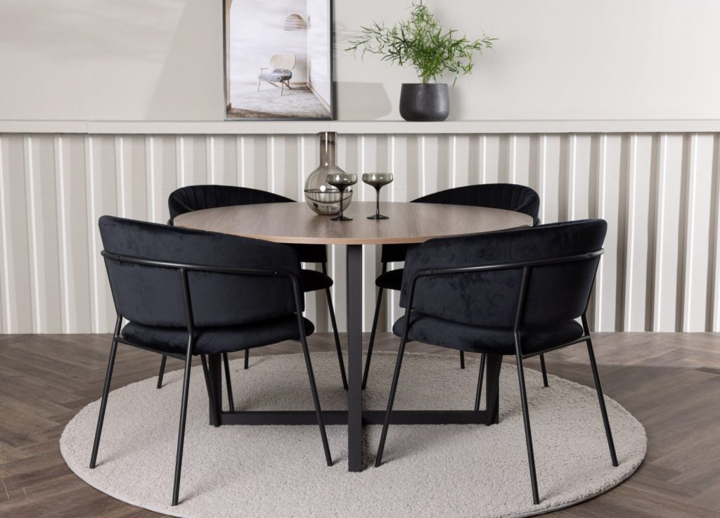 Ensemble table à manger ronde Durango avec 4 chaises Selma dans une salle à manger