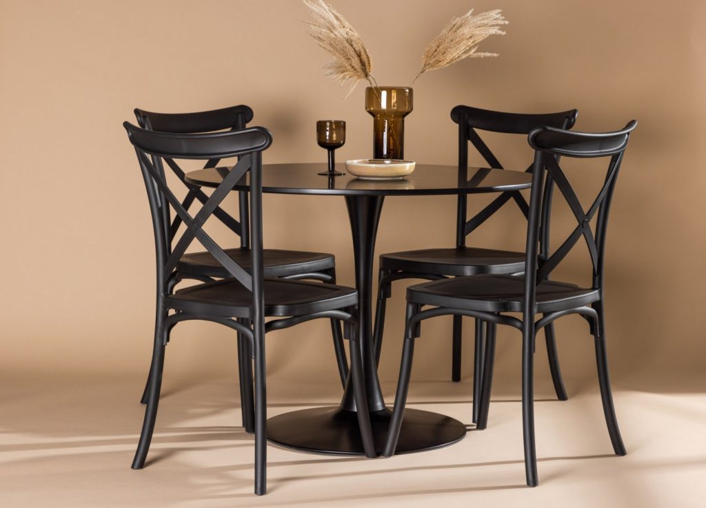 Ensemble table à manger ronde Glade avec 4 chaises Crosett dans une salle à manger