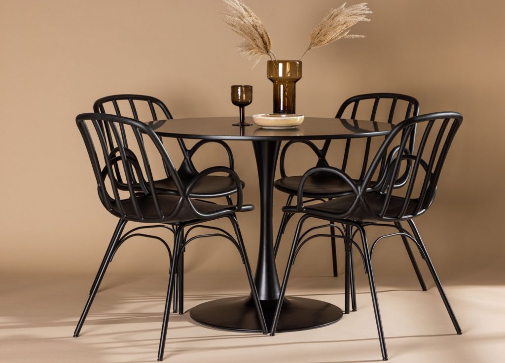 Ensemble table à manger ronde Glade avec 4 chaises Dyrön dans une salle à manger