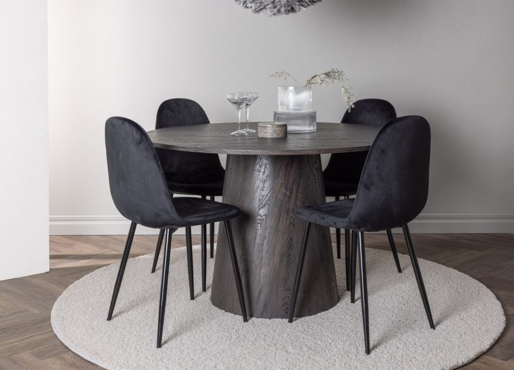 Ensemble table à manger ronde Lanzo avec 4 chaises Polar dans une salle à manger
