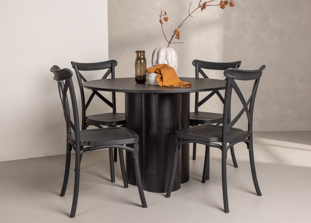 Ensemble table à manger ronde Olivia avec 4 chaises Crosett dans une salle à manger