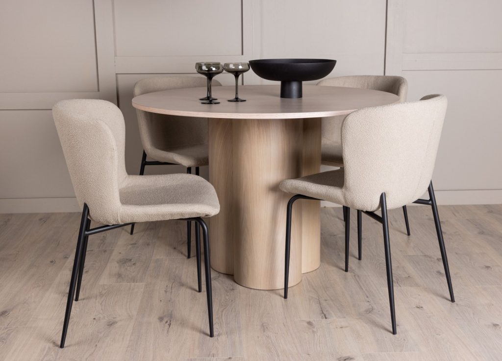 Ensemble table à manger ronde Olivia avec 4 chaises Modesto dans une salle à manger