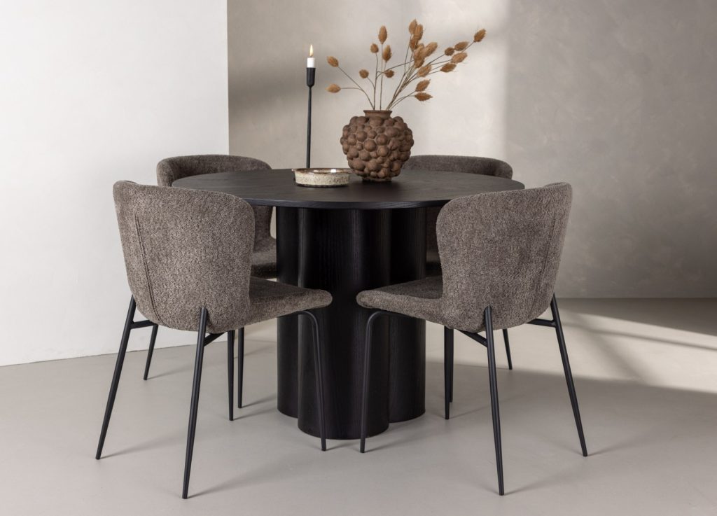Ensemble table à manger ronde Olivia avec 4 chaises Modesto dans une salle à manger