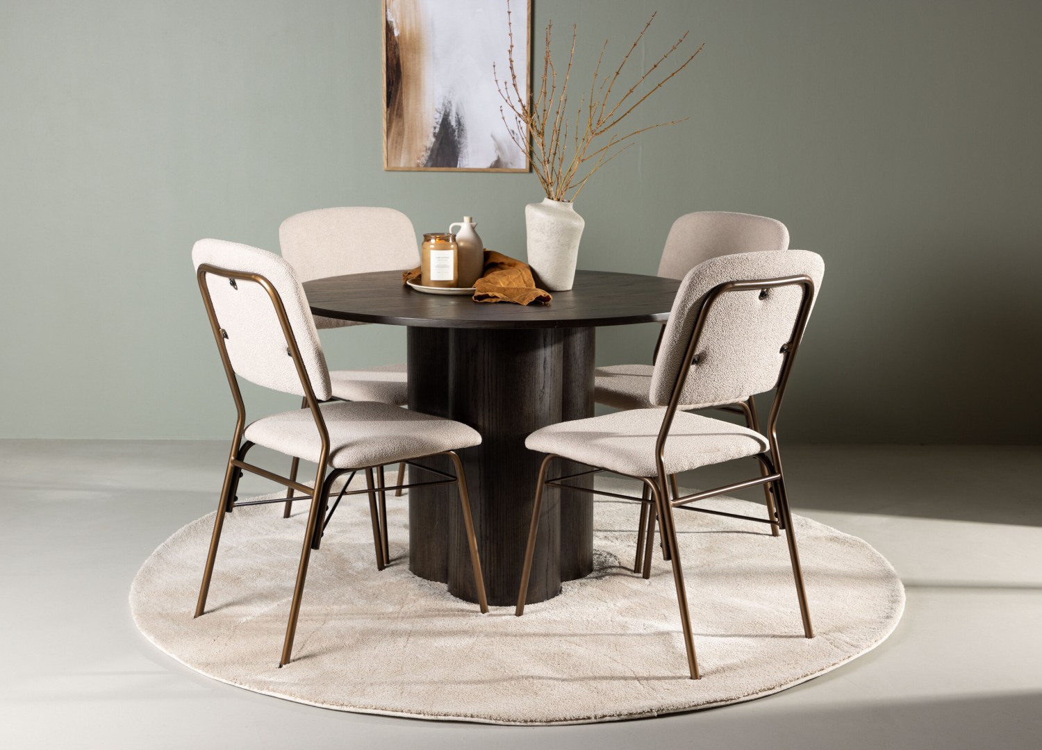 Ensemble table à manger ronde Olivia avec 4 chaises Seda dans une salle à manger