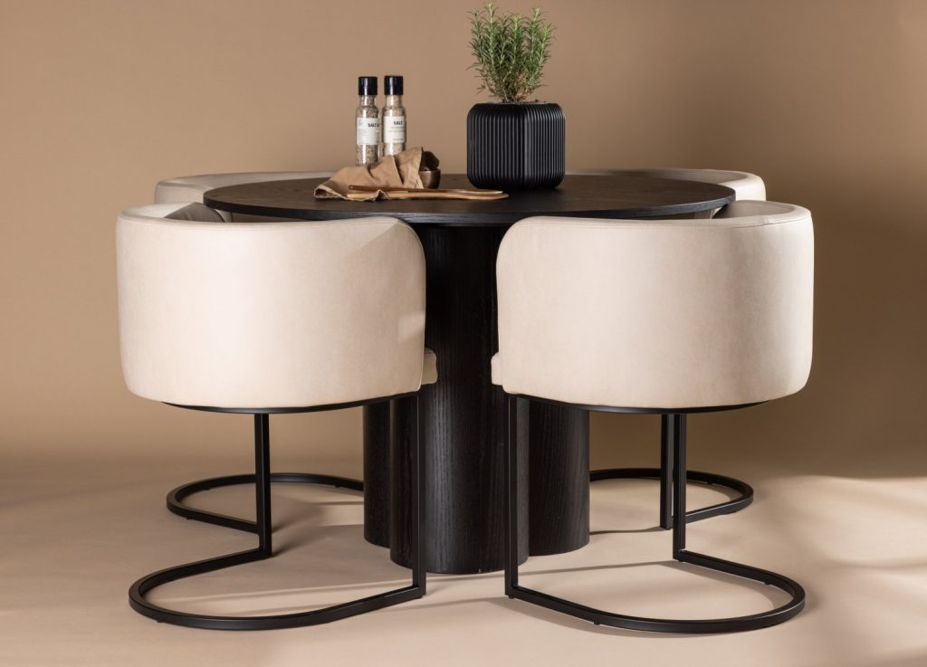 Ensemble table à manger ronde Olivia avec 4 chaises Simrishamn dans une salle à manger