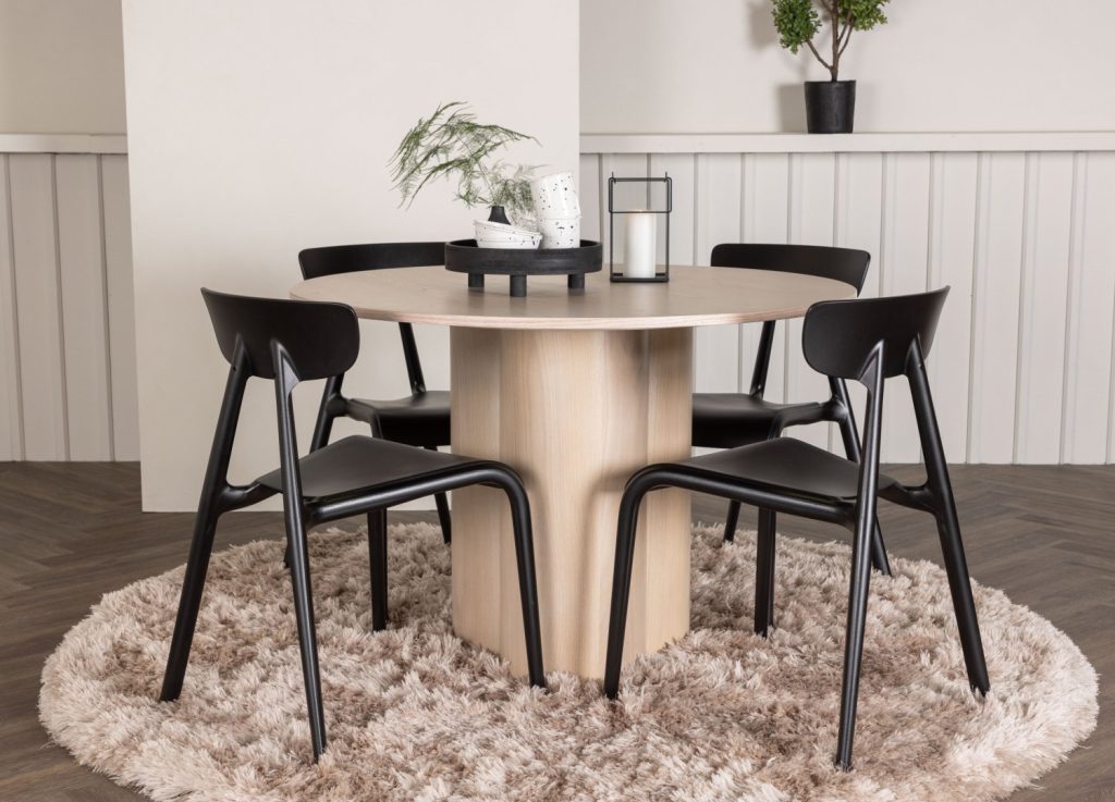 Ensemble table à manger ronde Olivia avec 4 chaises Ursholmen dans une salle à manger