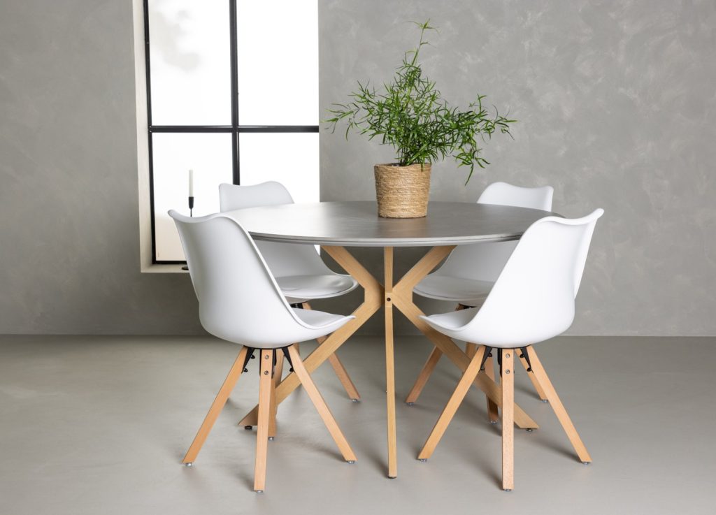 Ensemble table à manger ronde Piazza avec 4 chaises Zeno dans une salle à manger