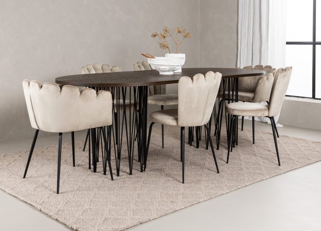 Ensemble table à manger ovale Stone avec 6 chaises Limhamn dans une salle à manger