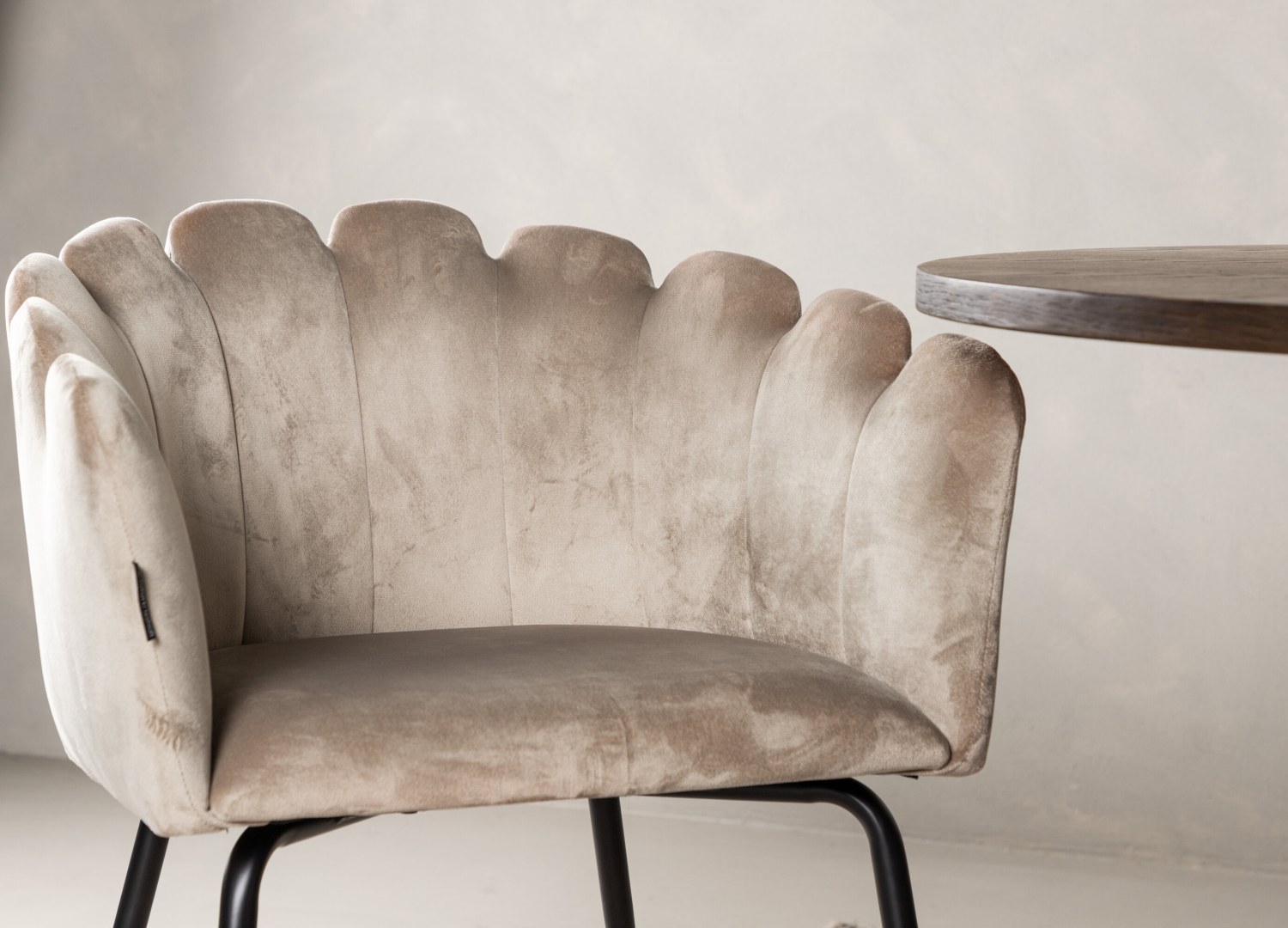 Vue d’ambiance 4 de la table Stone avec 6 chaises Limhamn