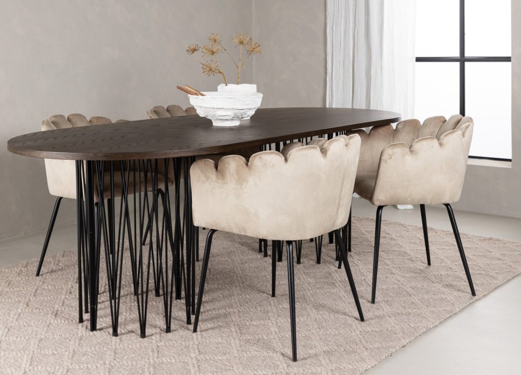 Ensemble table à manger ovale Stone avec 4 chaises Limhamn dans une salle à manger