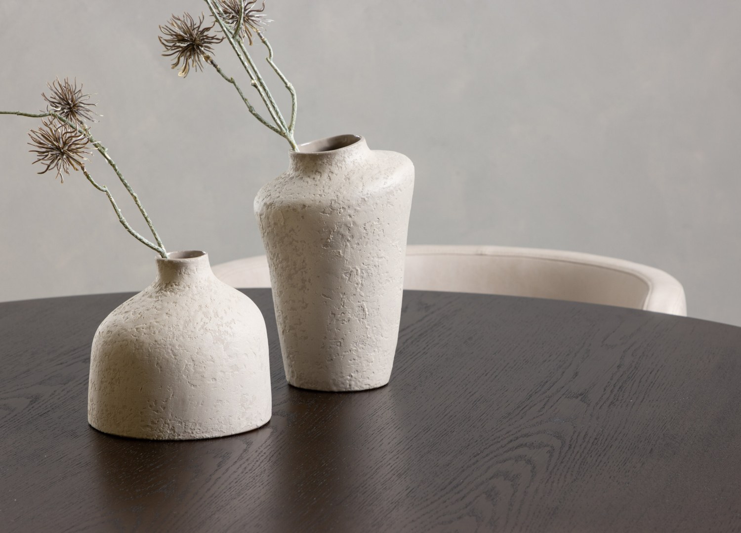 Vue d’ambiance 4 de la table Stone avec 4 chaises Simrishamn