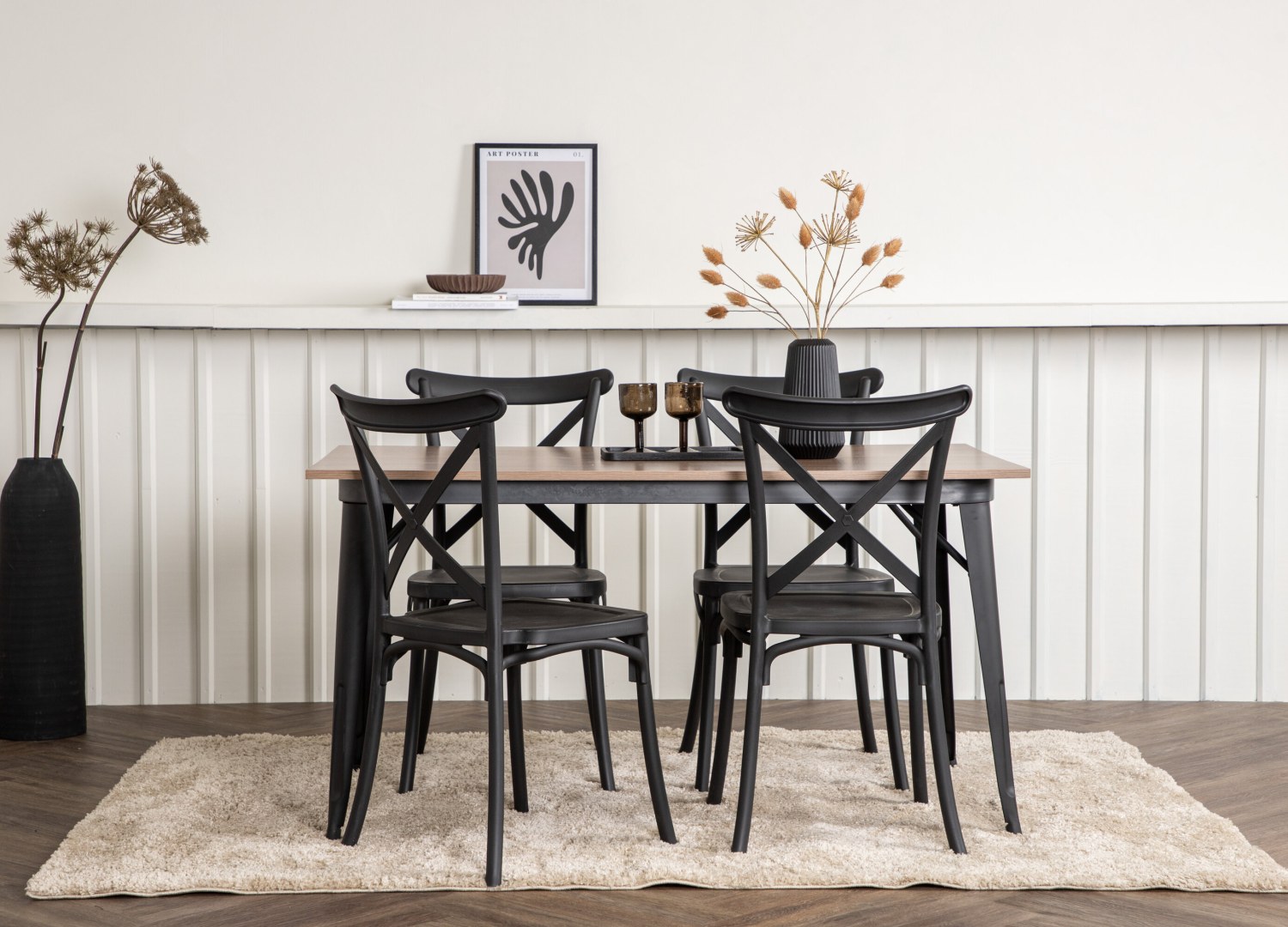 Ensemble table à manger rectangulaire Tempe avec 4 chaises Crosett dans une salle à manger