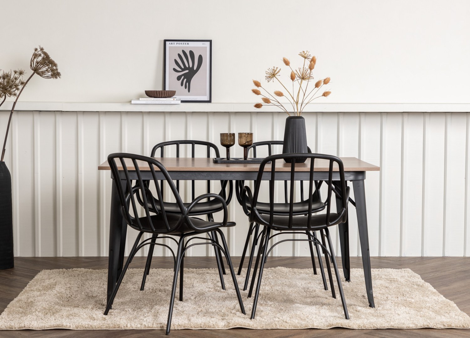Ensemble table à manger rectangulaire Tempe avec 4 chaises Dyrön dans une salle à manger
