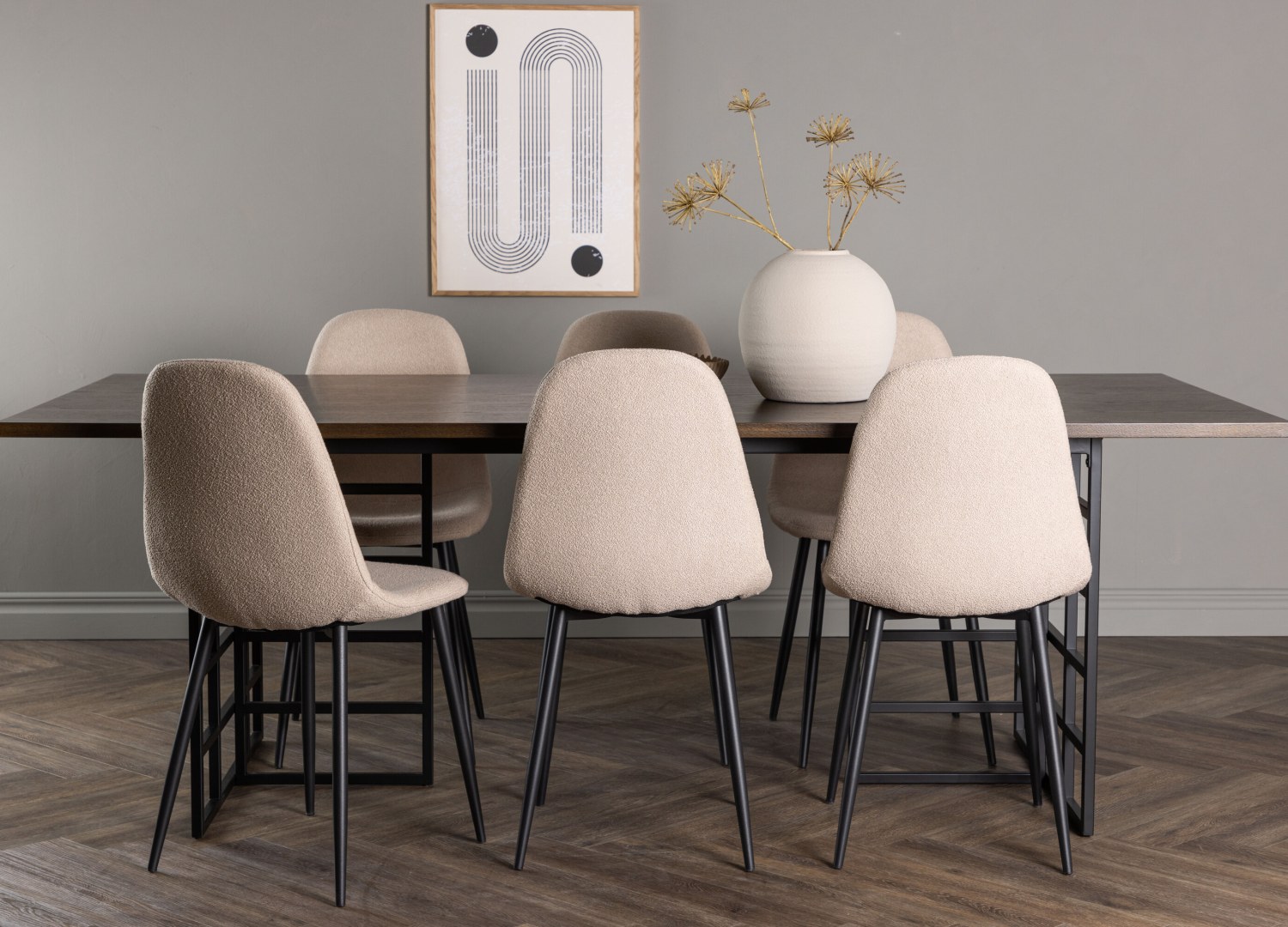 Ensemble table à manger rectangulaire Ystad avec 6 chaises Polar dans une salle à manger