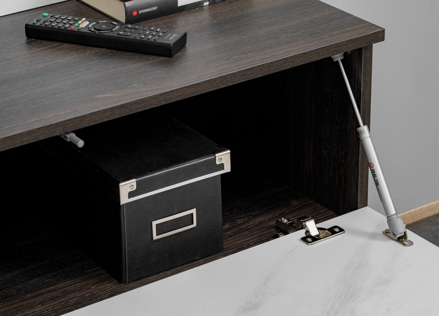 Détail des rangements de Ensemble TV mural 160 cm chêne graphite et effet marbre Bianco Noir 2