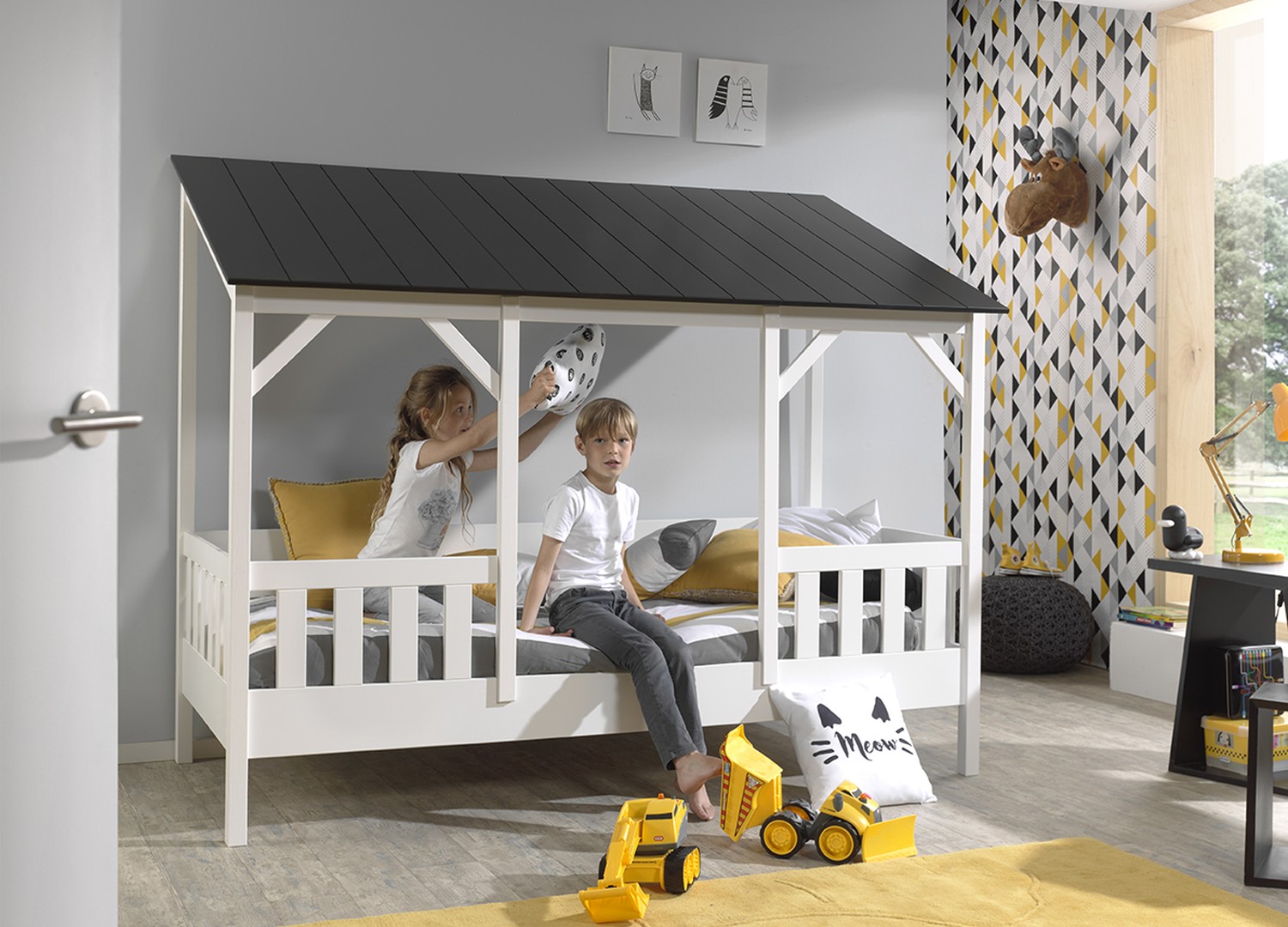 Lit cabane 90x200 toit noir avec sommier et matelas Housebed – Image 6