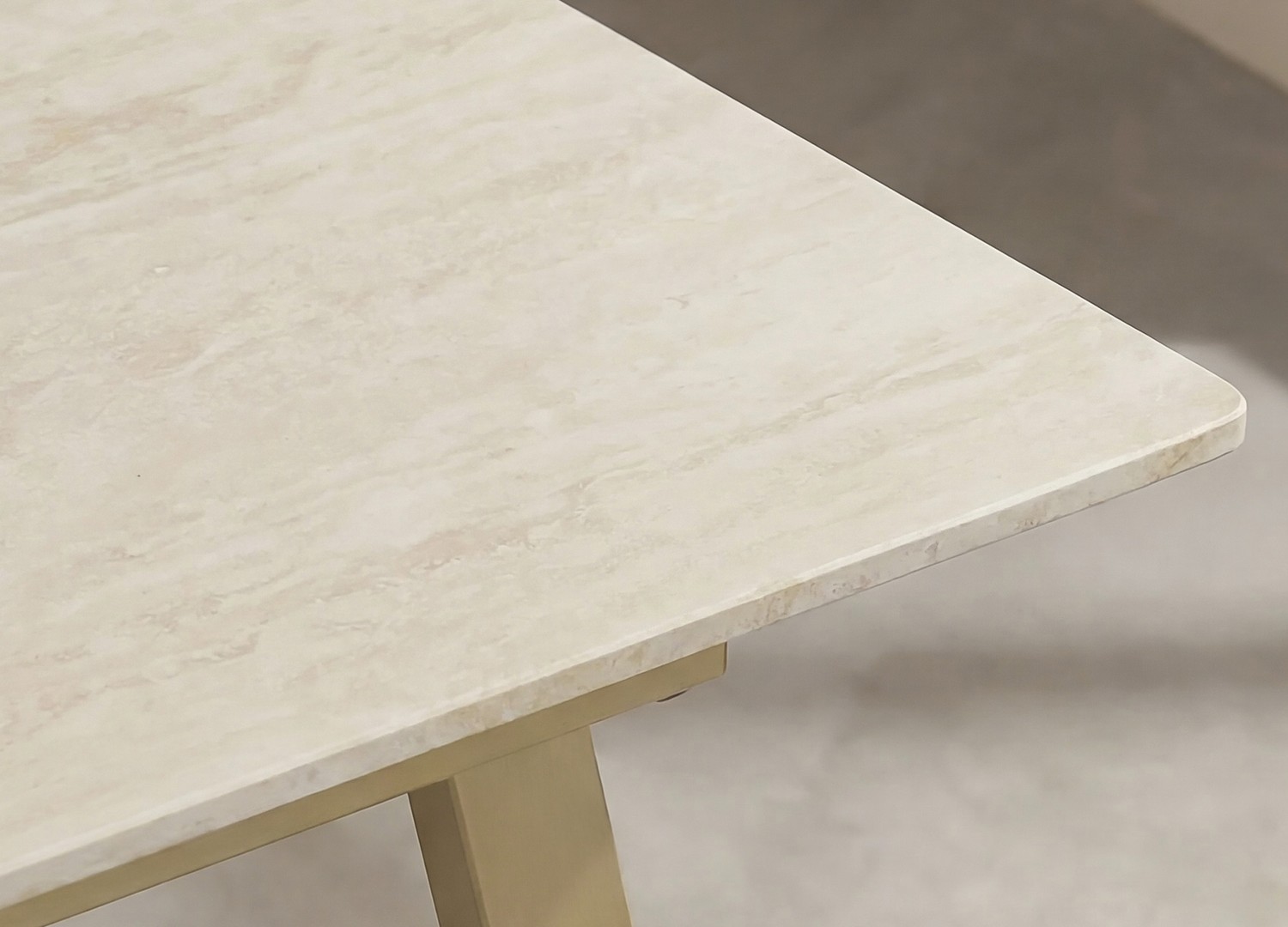 Table à manger rectangulaire Estelle pierre frittée effet marbre beige 200 cm — ambiance 8