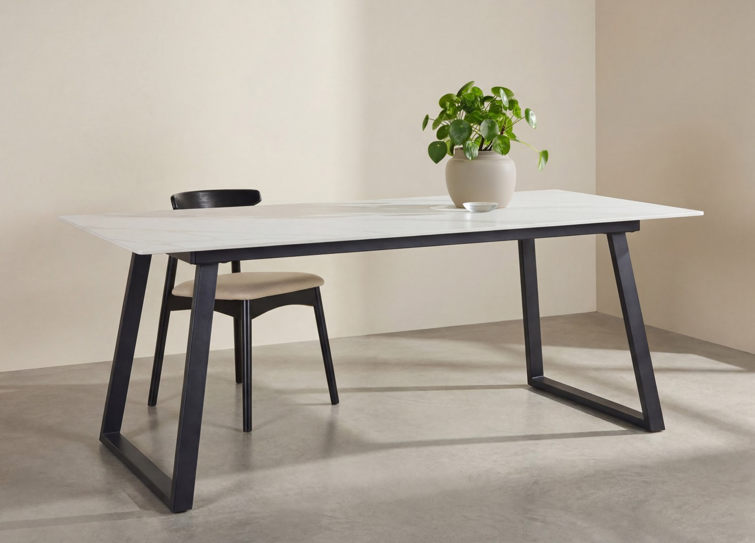 Table à manger rectangulaire Estelle pierre frittée effet marbre blanc 200 cm — ambiance 1