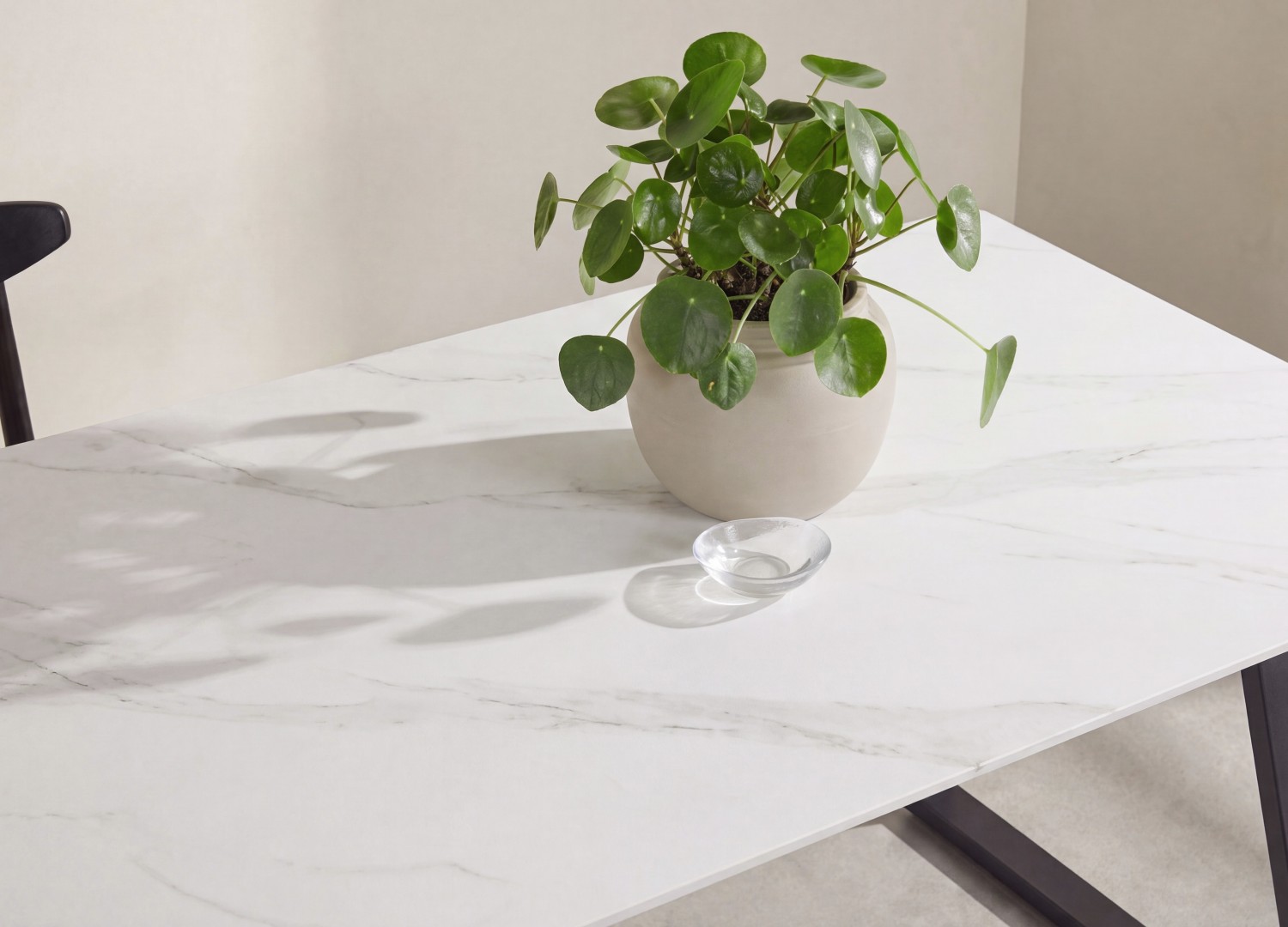 Table à manger rectangulaire Estelle pierre frittée effet marbre blanc 200 cm — ambiance 4