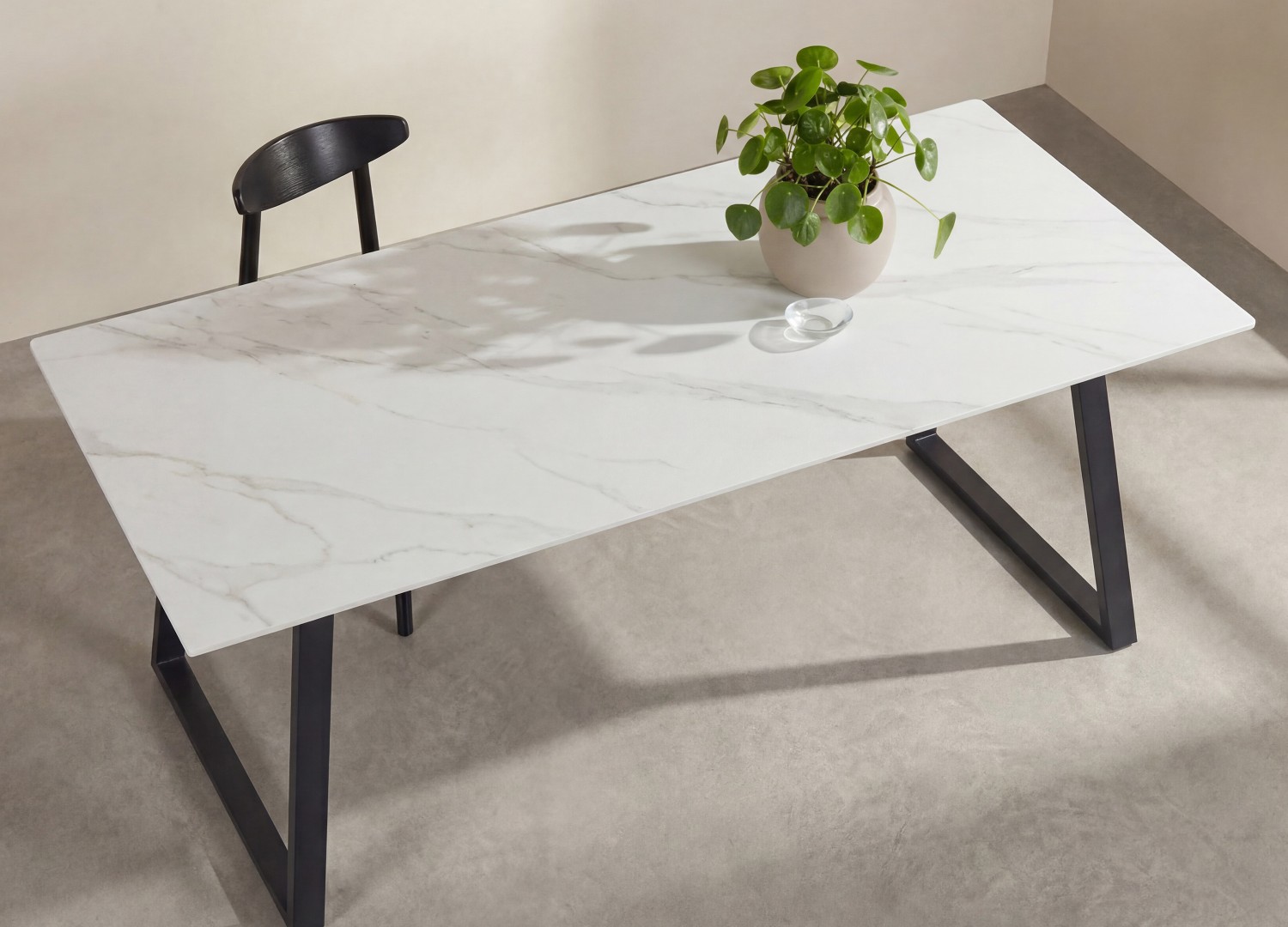 Table à manger rectangulaire Estelle pierre frittée effet marbre blanc 200 cm — ambiance 6