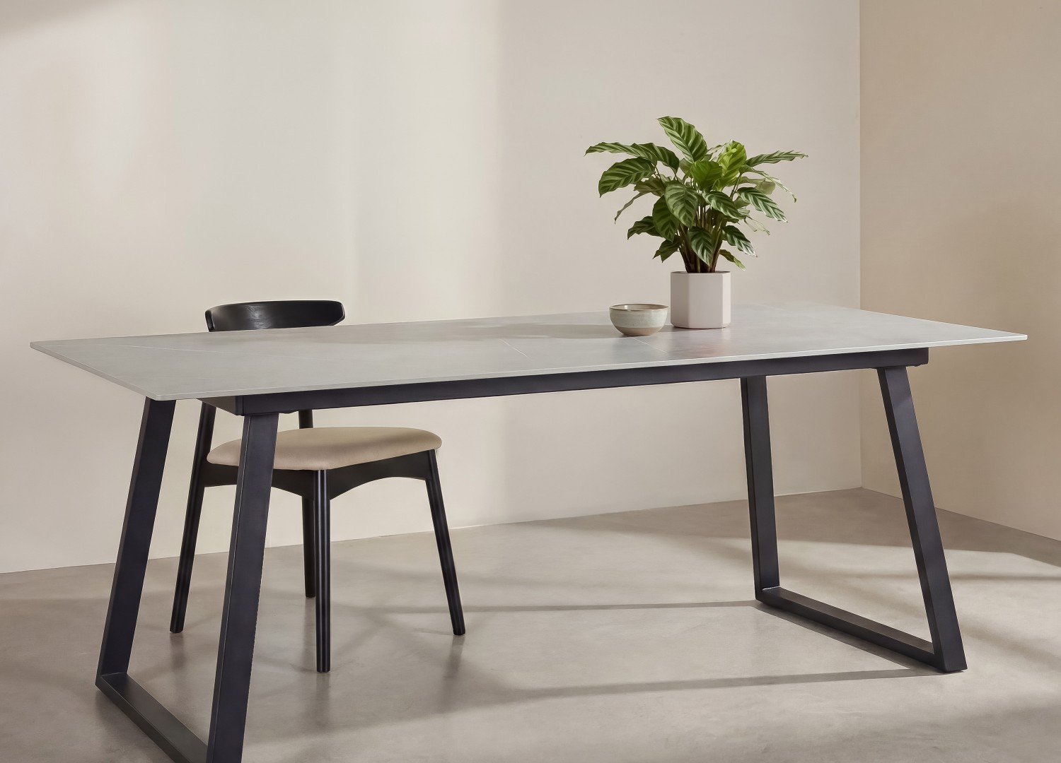 Table à manger rectangulaire Estelle pierre frittée gris foncé 200 cm — ambiance 5