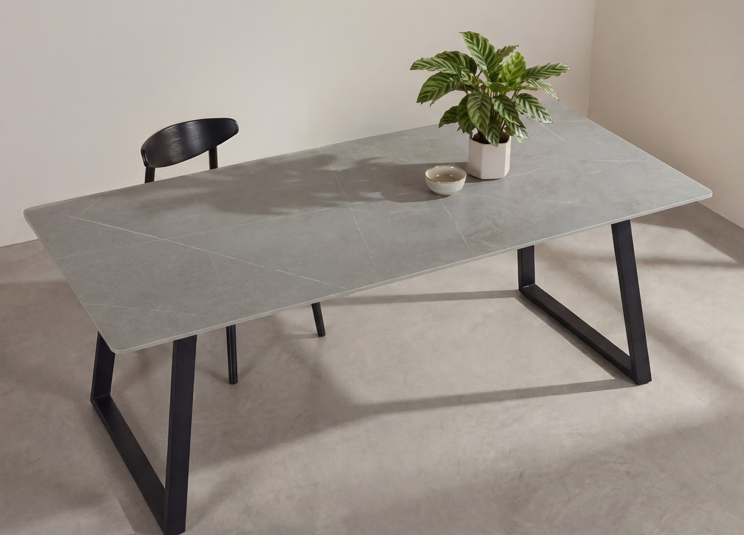 Table à manger rectangulaire Estelle pierre frittée gris foncé 200 cm — ambiance 6
