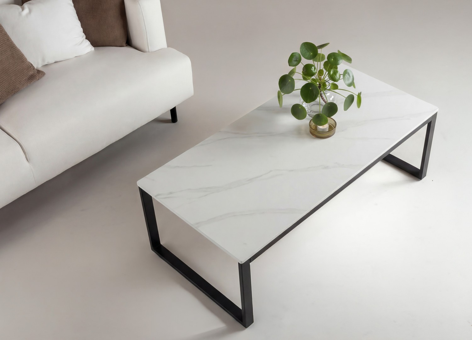 Table basse Estelle pierre frittée effet marbre blanc 120 cm — ambiance 2
