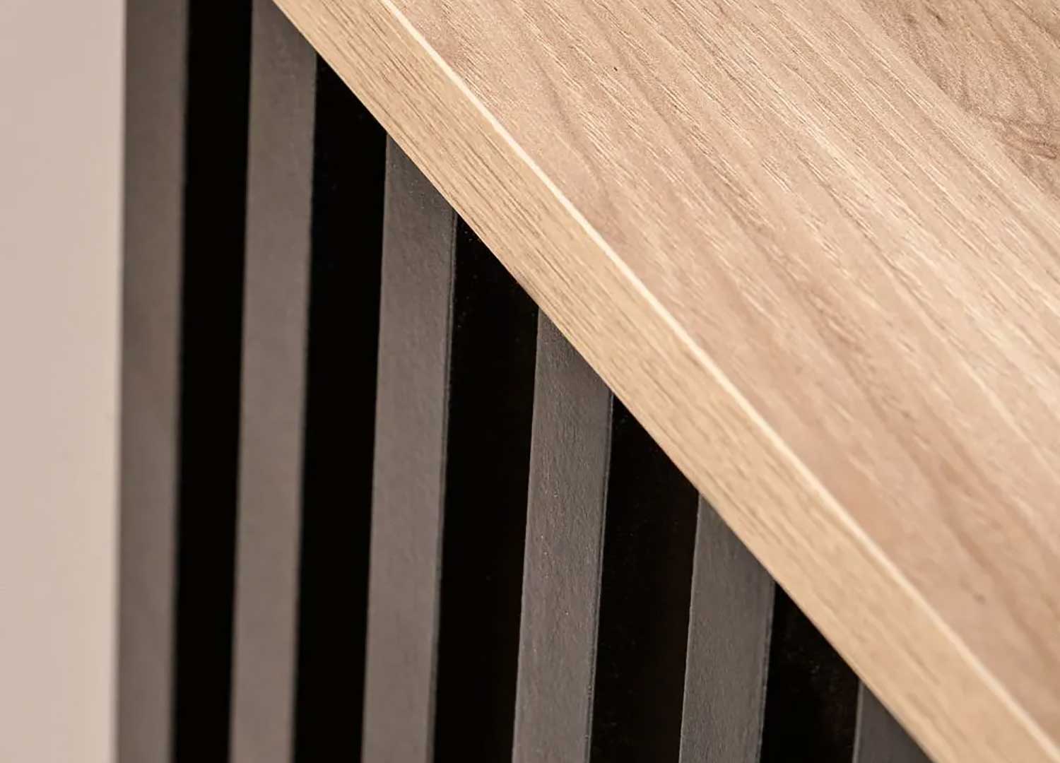 Meuble façades lamelles imitation tasseaux