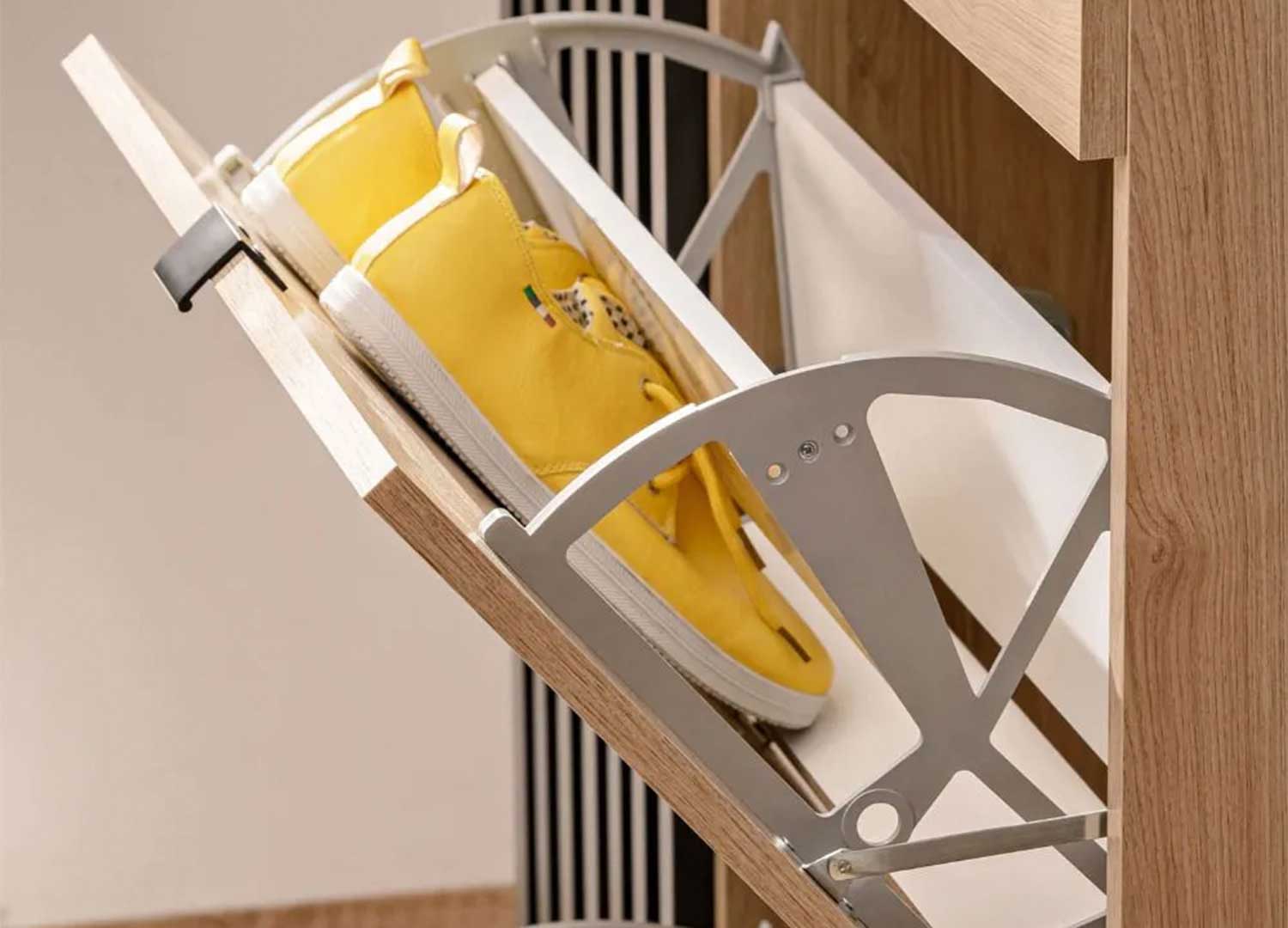 Meuble chaussures à portes basculantes