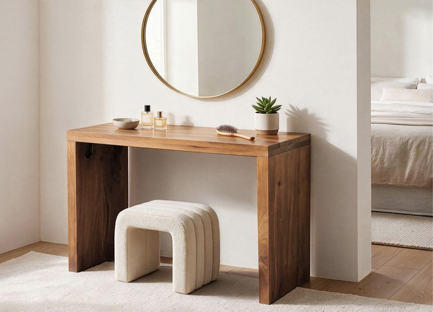 Console coiffeuse en bois de manguier massif avec miroir rond et tabouret dans une chambre lumineuse